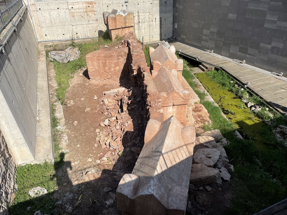 Kocaeli'de bulunan yüksek rütbeli Roma askerine ait lahit tarihe ışık tutuyor