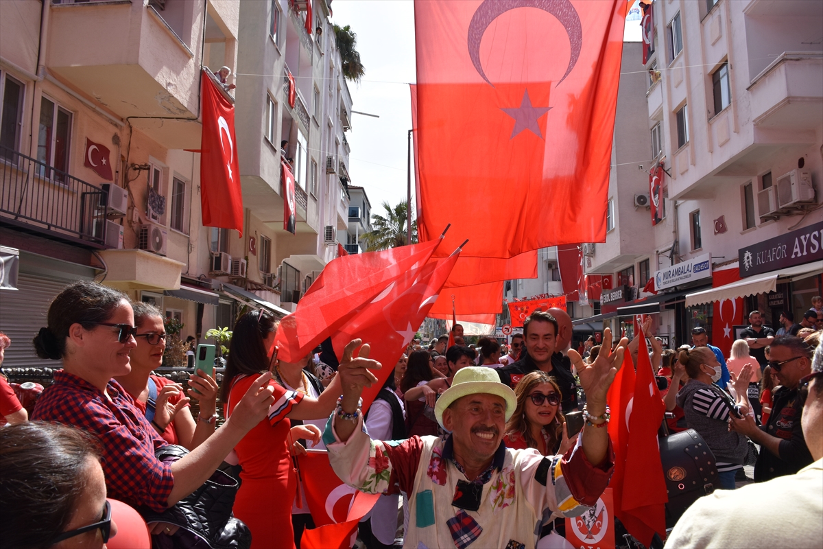 Salih ustanın “23 Nisan” sokağında çocuklar bayramlarını yaşadı