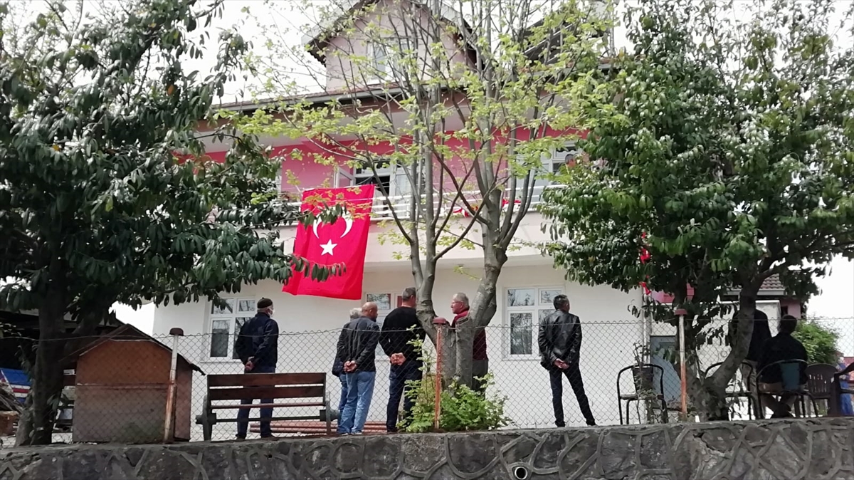 Şehit piyade sözleşmeli er Korkmaz'ın Zonguldak'taki ailesine şehadet haberi verildi