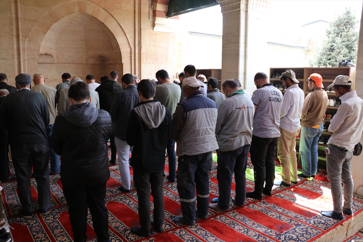 Selimiye Camisi'nde ramazanın son cuması kılındı