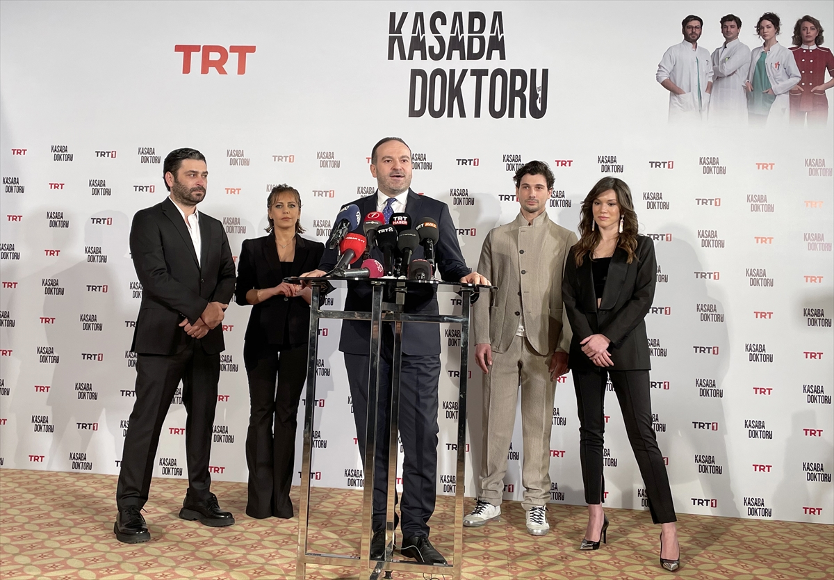 TRT 1'in yeni dizisi “Kasaba Doktoru”nun galası yapıldı