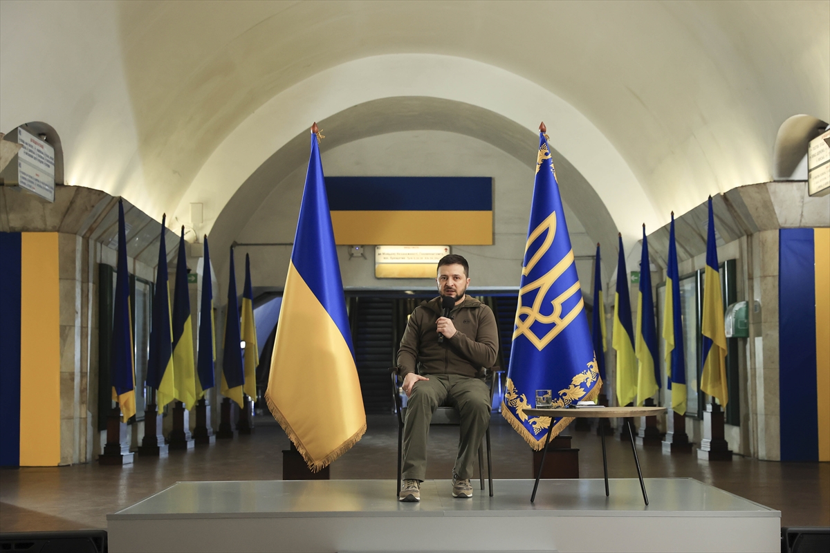 Zelenskiy: “Eğer Mariupol'da insanlarımız yok edilirse, işgal altındaki bölgelerde sözde referandumlar yapılırsa, Ukrayna (Rusya ile yapılacak) herhangi bir müzakereden çekilecek”