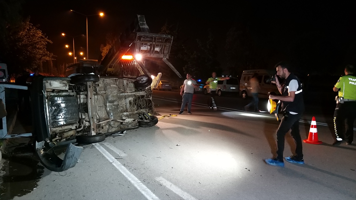 Adana'da dere yatağına devrilen otomobildeki 2 kişi öldü