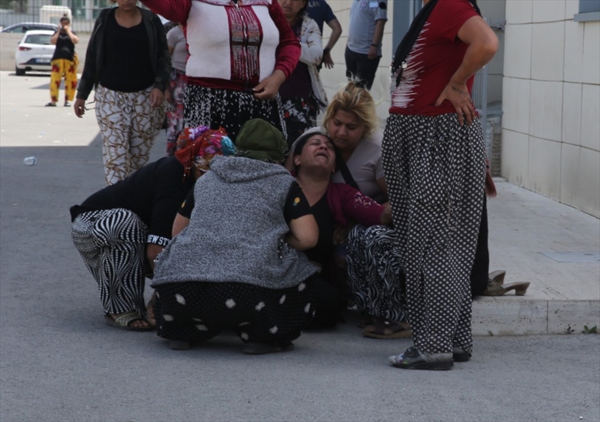 Antalya'da bir kişinin tabancayla oynarken kuzenini öldürdüğü iddiası