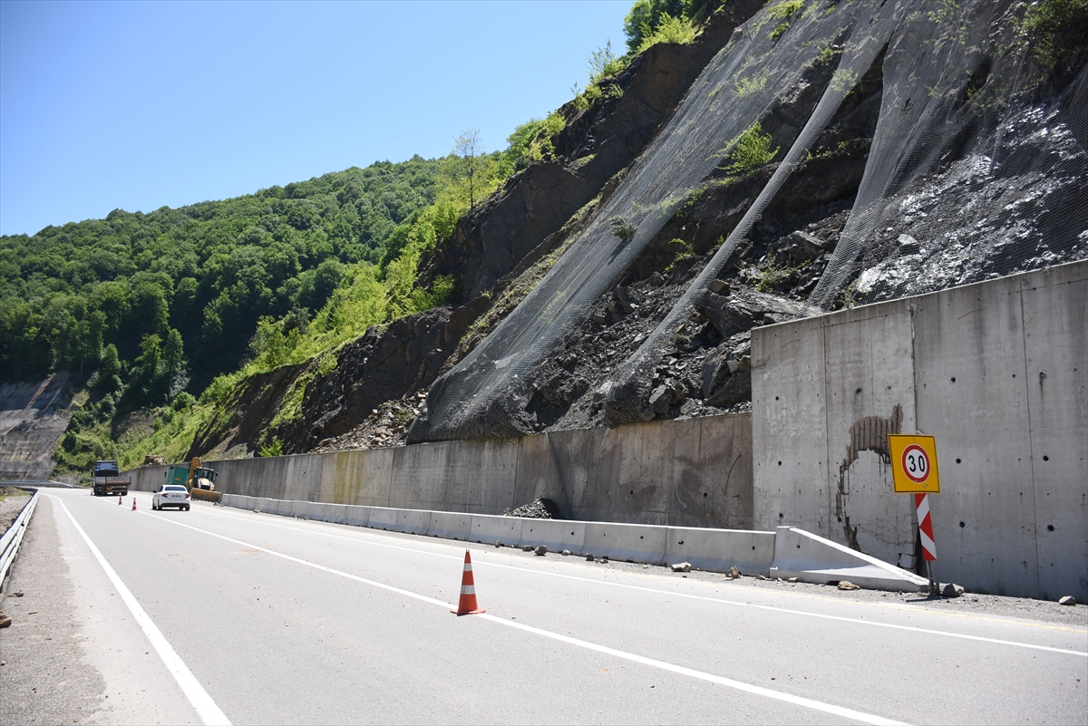 Bartın-Karabük kara yolundaki heyelan bölgesinde güçlendirme çalışmasına başlandı