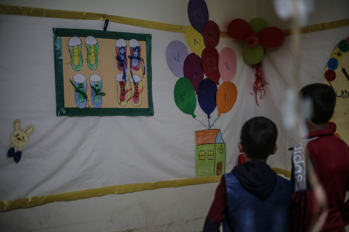 İdlib'deki engelli çocuklar, resim ve el işi ürünlerini sergiledi