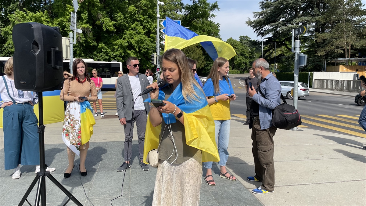 İsviçre'deki Ukraynalılardan Mariupol'deki sivillerin kurtarılması için protesto