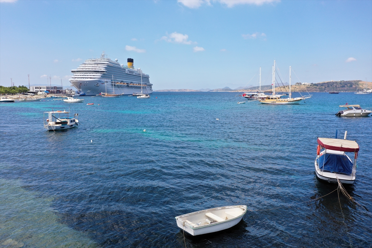 İtalya bandıralı kruvaziyer Costa Venezia, Bodrum'a yanaştı