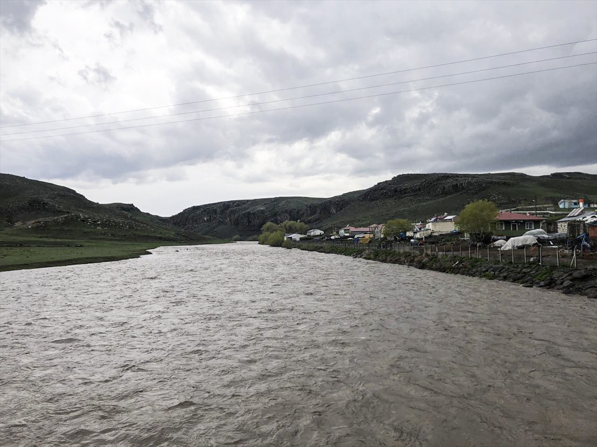 Kars'ta 3 köyde sel nedeniyle su taşkını yaşandı