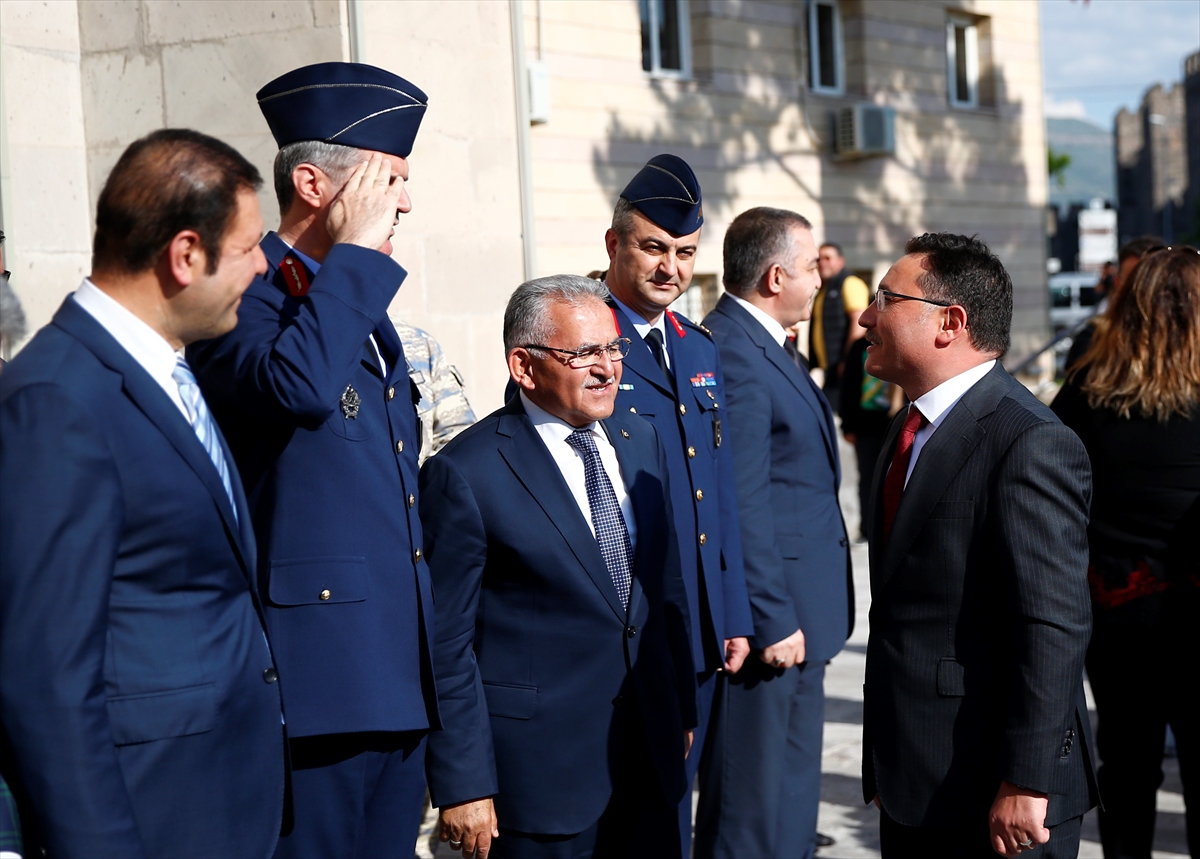 Kayseri Valisi Gökmen Çiçek göreve başladı