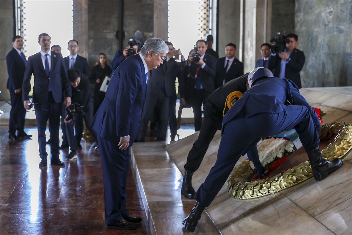 Kazakistan Cumhurbaşkanı Tokayev, Anıtkabir'i ziyaret etti