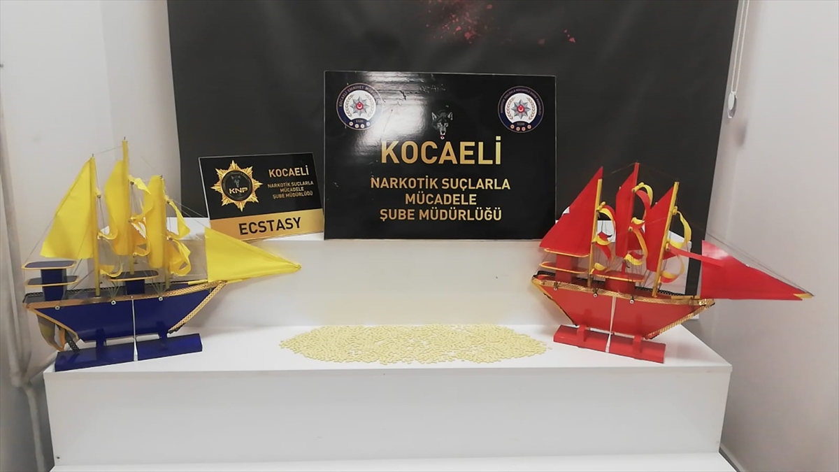 Kocaeli'de maket gemilere gizlenmiş 1475 uyuşturucu hap ele geçirildi