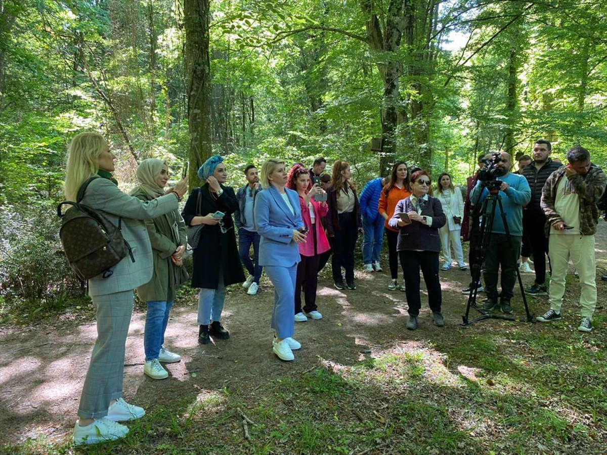 Kültür ve Turizm Bakanı Ersoy'un eşi Pervin Ersoy ile ünlüler longoz ormanını gezdi