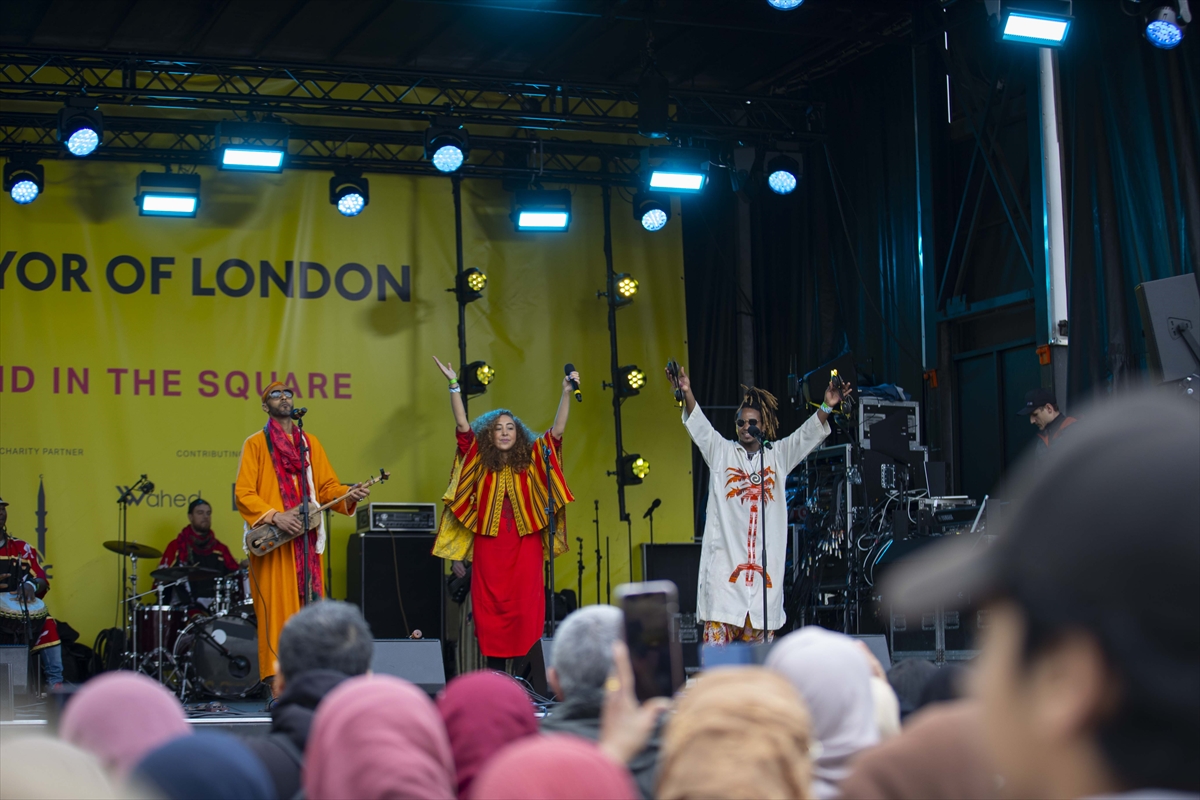 Londra'daki ünlü Trafalgar Meydanı'nda Ramazan Bayramı kutlandı
