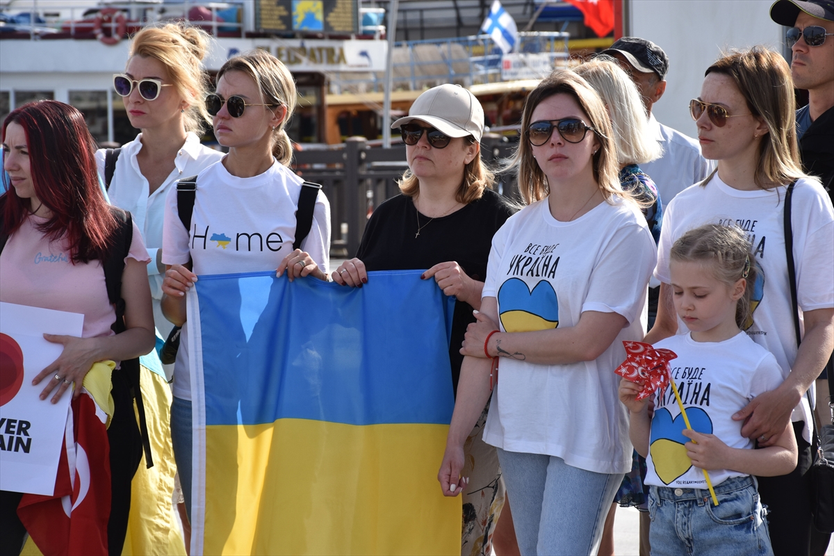 Marmaris'te yaşayan Ukraynalılar Rusya'nın saldırılarının durdurulmasını istedi