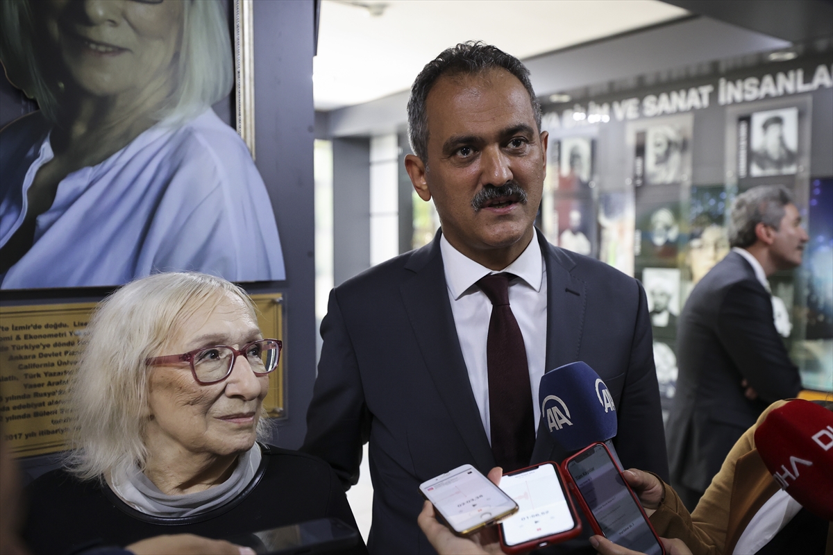 Milli Eğitim Bakanı Özer, Mehmet Genç Kütüphanesi'nin açılışında konuştu: