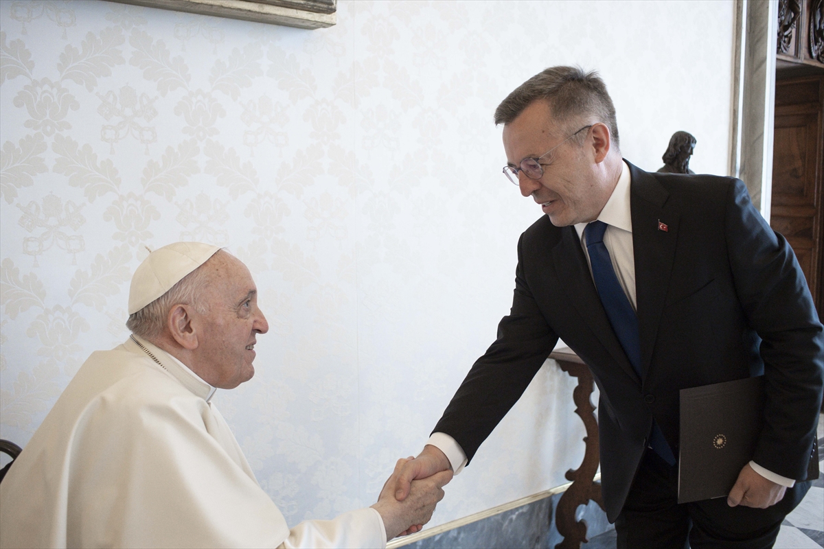 Papa, Cumhurbaşkanı Erdoğan'ın Ukrayna'daki savaşa çözüm bulma çabalarını takdirle karşılıyor