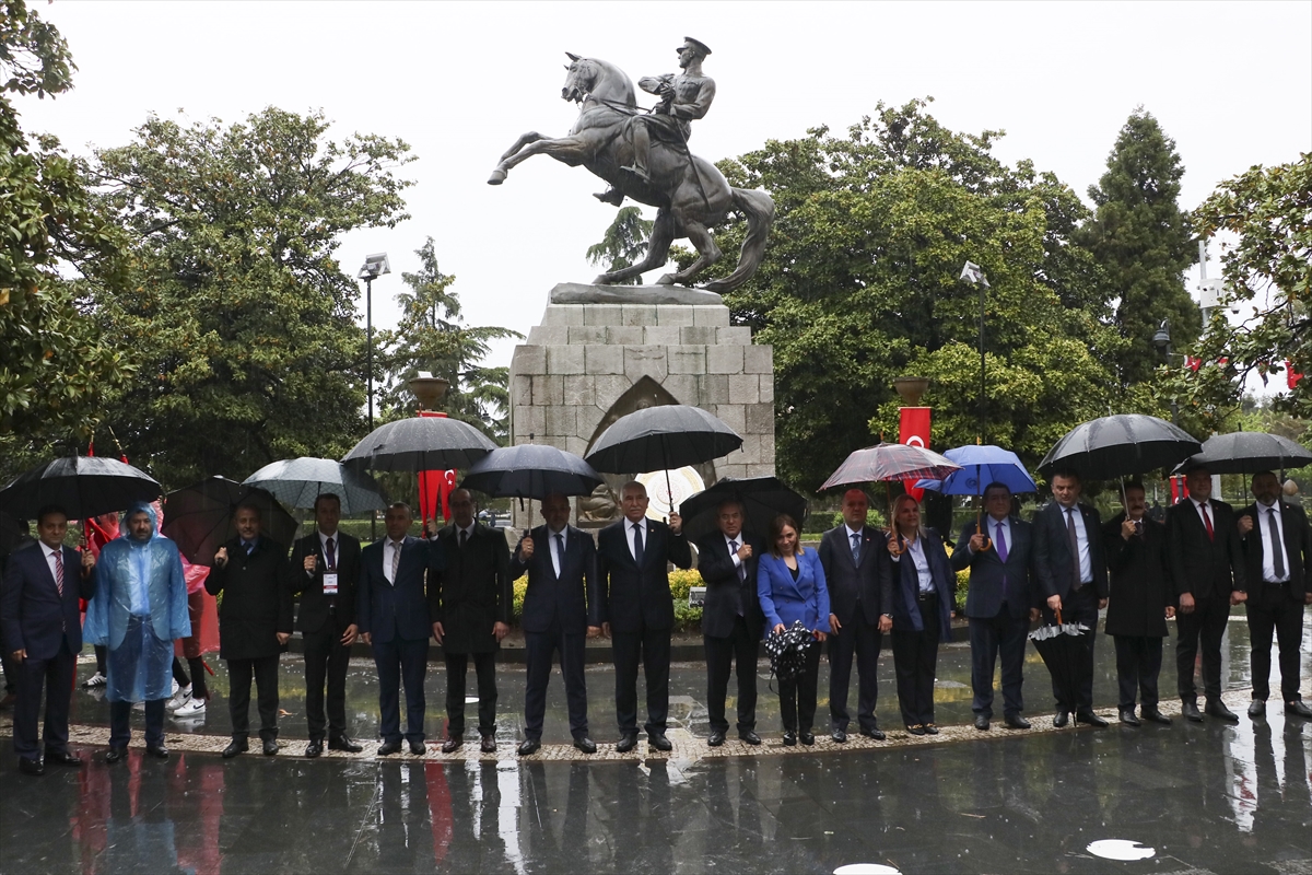 Samsun'da “19 Mayıs” dolayısıyla Onur Anıtına çelenk sunuldu