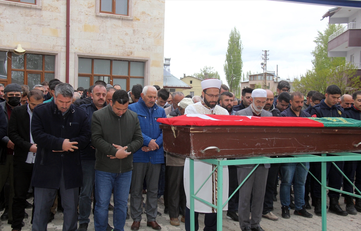 GÜNCELLEME – Sivas'ta devrilen itfaiye aracının sürücüsü öldü