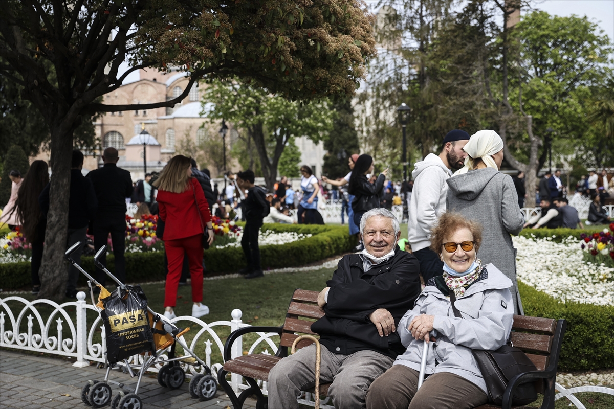 İstanbul'daki vatandaşlar bayramın ilk gününü açık havada değerlendirdi