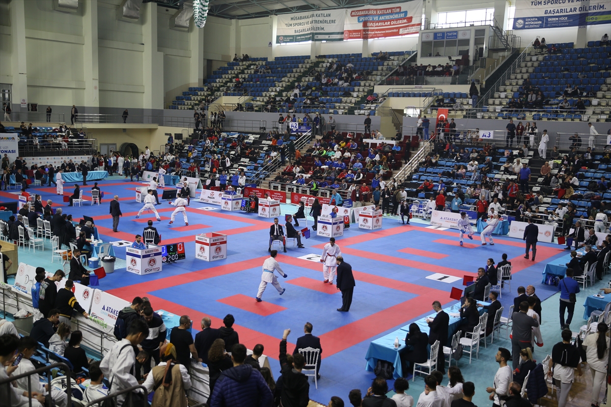 Türkiye Ümit, Genç ve 21 Yaş Altı Karate Şampiyonası Sakarya'da devam ediyor