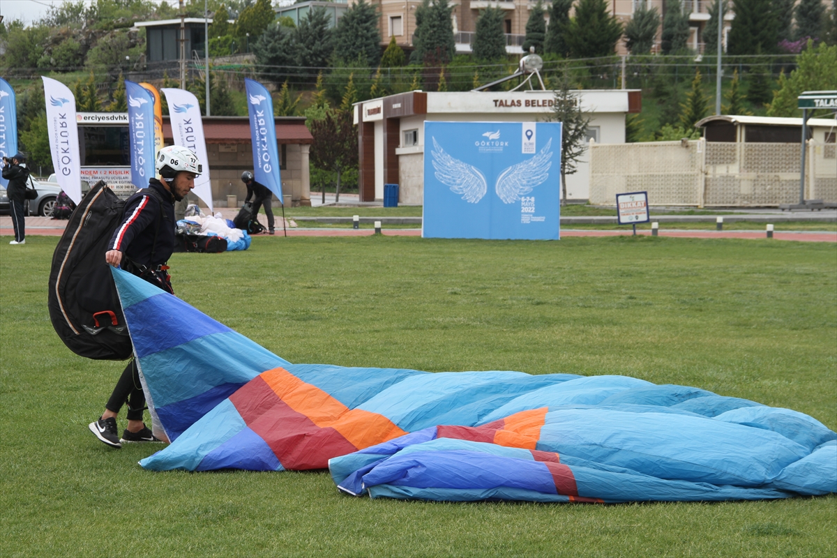 Türkiye Yamaç Paraşütü Hedef Şampiyonası 1. etabı Kayseri'de başladı