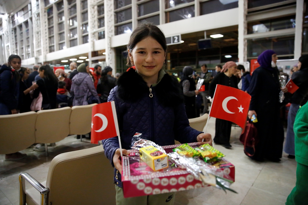 Ukrayna'dan tahliye edilen Ahıska Türkleri Elazığ'a geldi