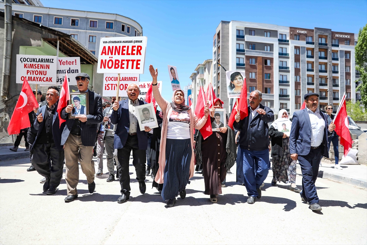 Vanlı aileler HDP İl Başkanlığı önündeki eylemlerini sürdürdü