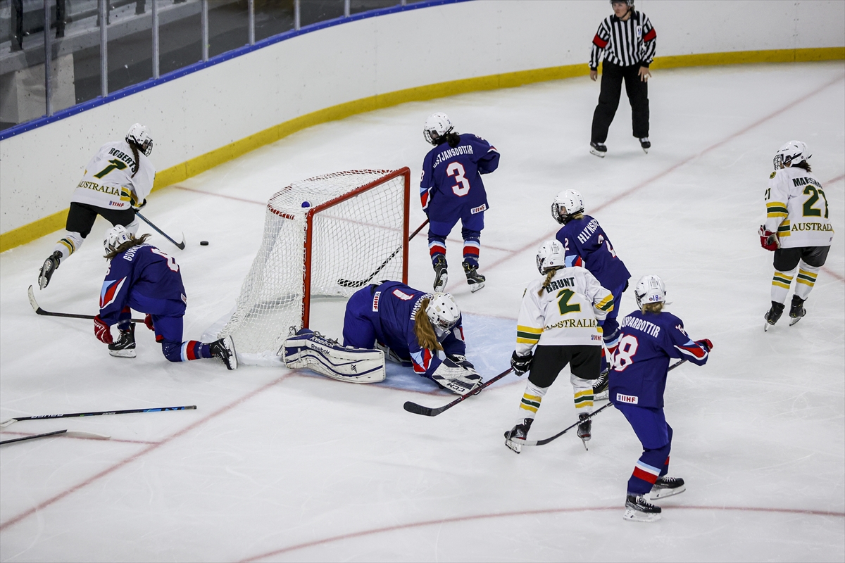 2022 IIHF Buz Hokeyi 18 Yaş Altı Kadınlar Dünya Şampiyonası başladı