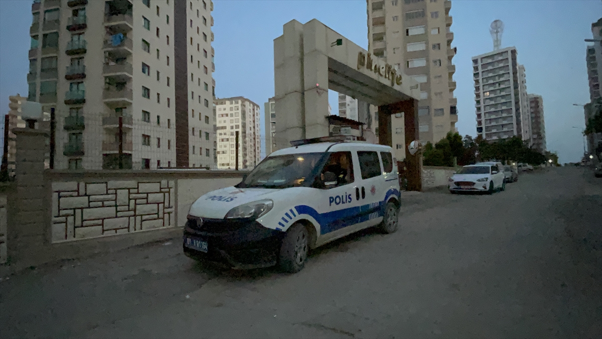 Adana'da otluk alanda saklanan hırsızlık şüphelisini vatandaşlar yakaladı