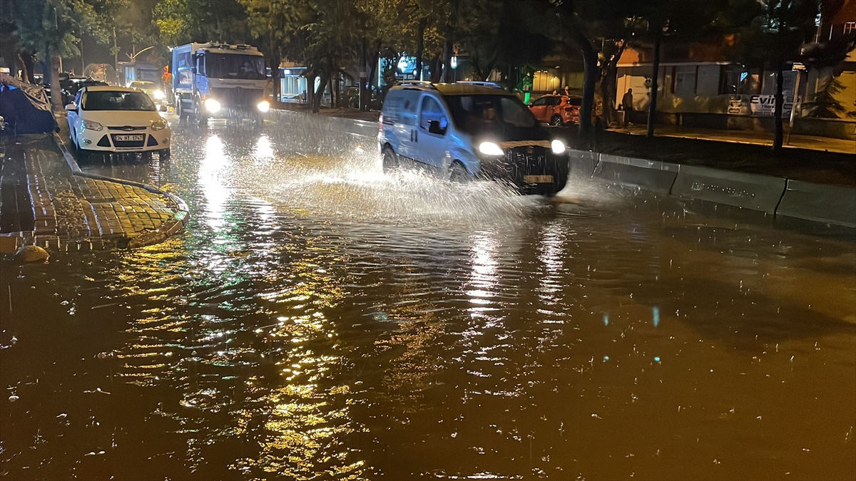 Afyonkarahisar'da sağanak etkili oldu