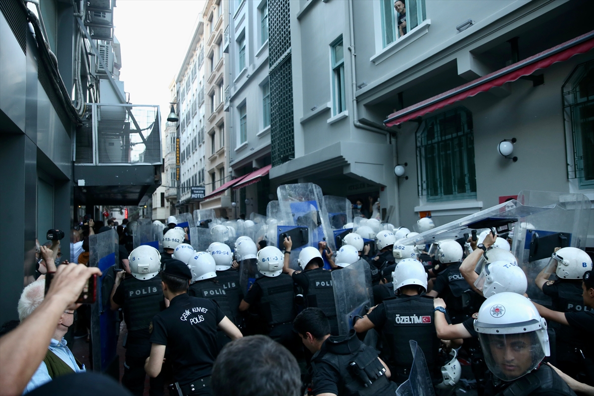 Beyoğlu'nda izinsiz gösteriye müdahale