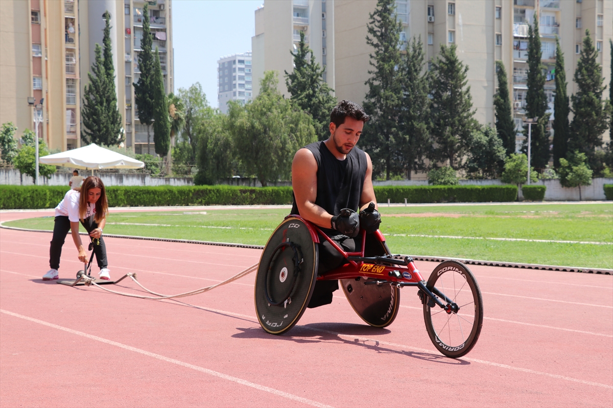 Bilek güreşinde dünya şampiyonu olan paralimpik sporcu, atletizmde başarı istiyor