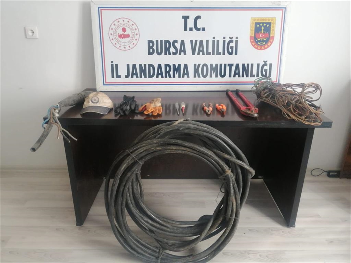 Bursa'da bakır kablo hırsızları suçüstü yakalandı