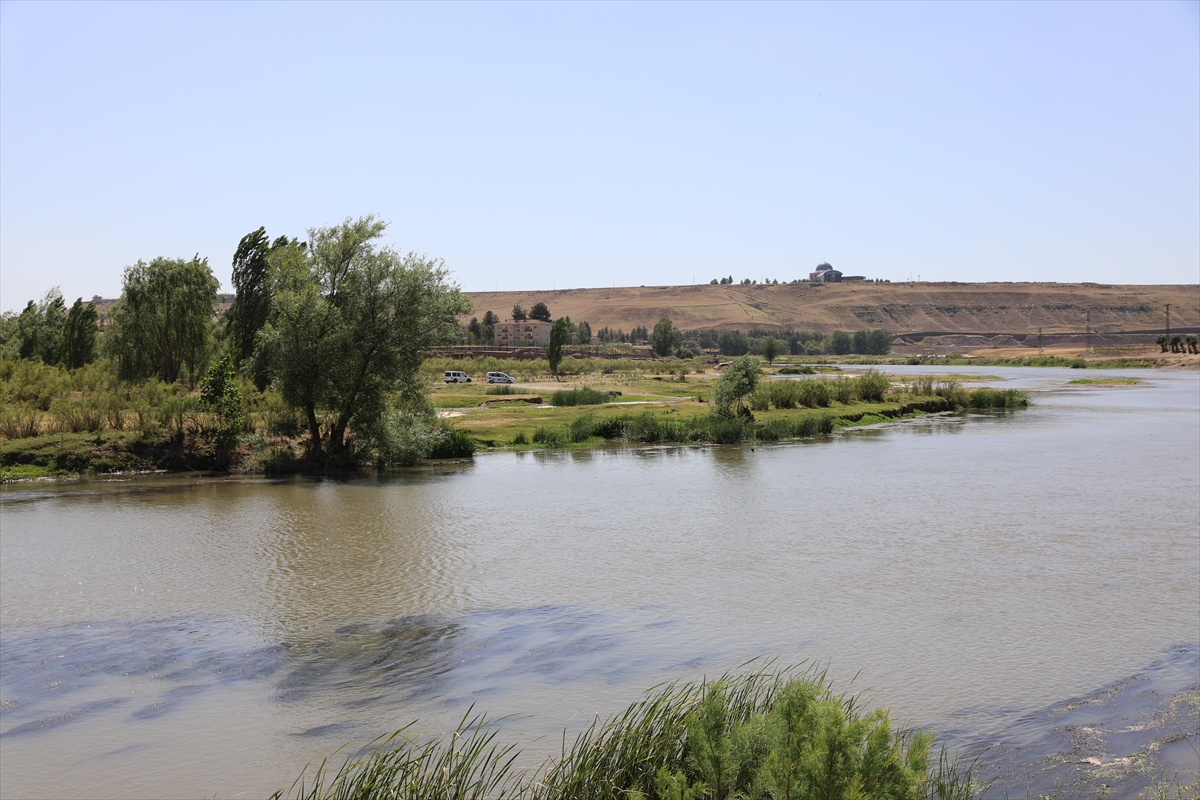 GÜNCELLEME – Dicle Nehri'nde akıntıya kapılan 3 öğrenci hastanede hayatını kaybetti