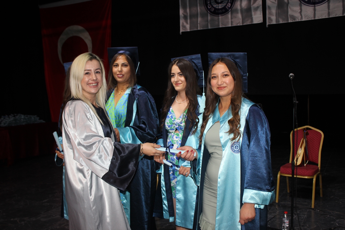 EÜ Ödemiş Meslek Yüksekokulunda mezuniyet heyecanı yaşandı