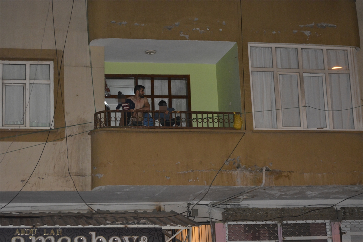 Gaziantep’te eşi ve 2 çocuğunu silahla rehin alan kişi ikna edildi