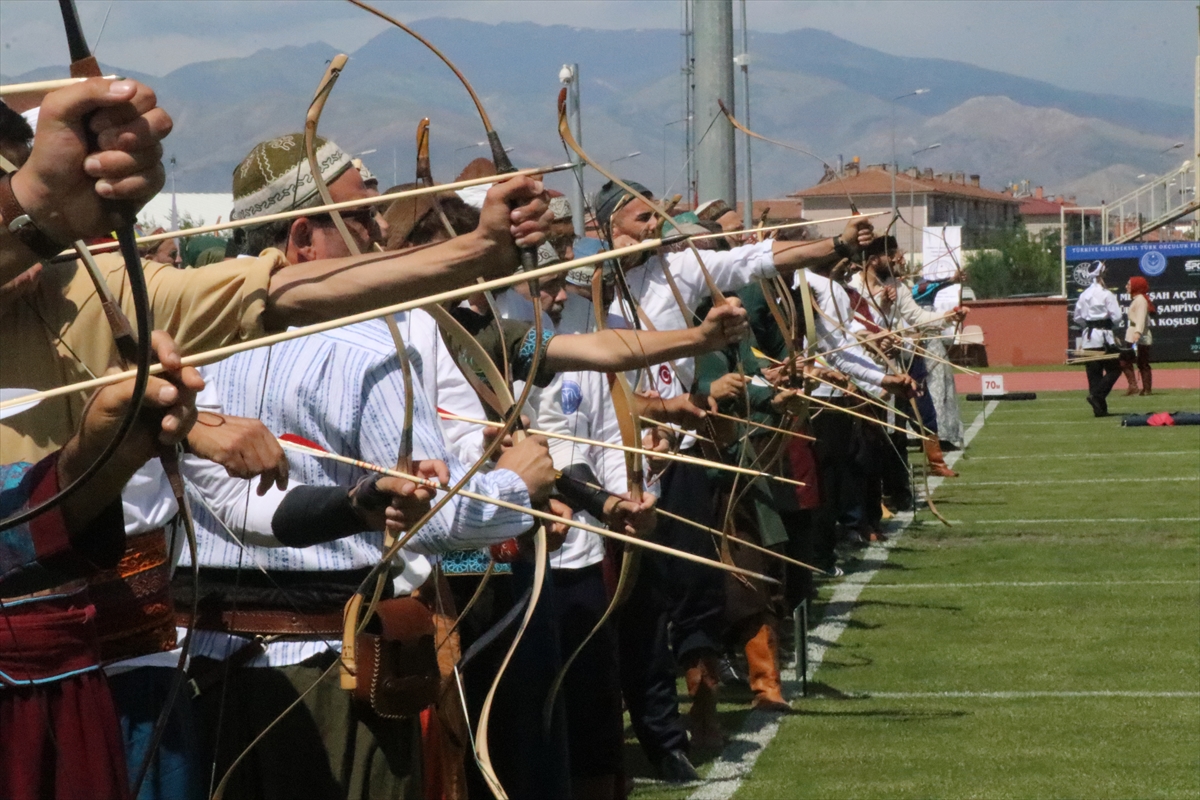 Geleneksel Okçuluk Türkiye Şampiyonası Erzincan'da başladı