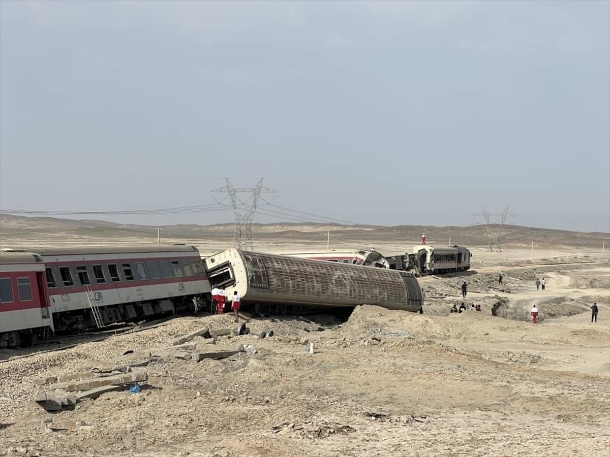 GÜNCELLEME – İran'da yolcu treninin raydan çıkması sonucu 17 kişi öldü