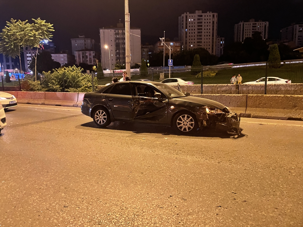 İstanbul'da D-100 kara yolunda takla atan otomobilin sürücüsü kaçtı