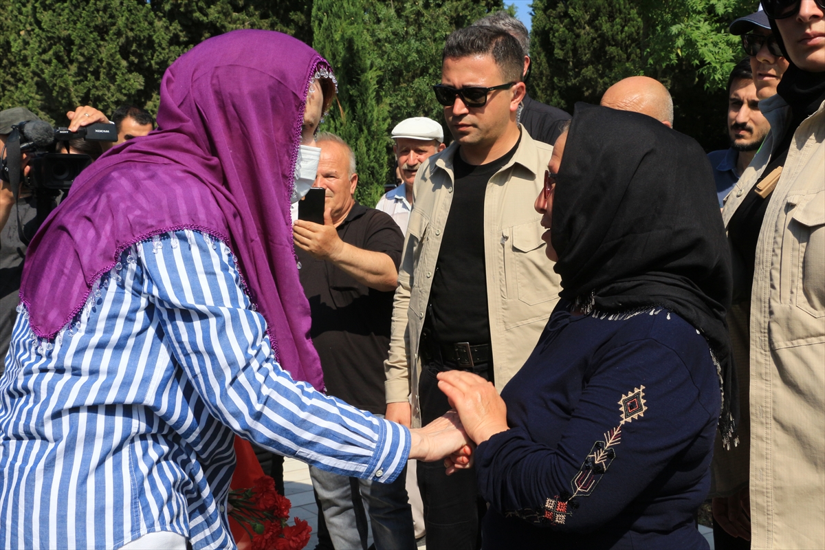 İYİ Parti Genel Başkanı Akşener, Soma'da esnafı ziyaret etti