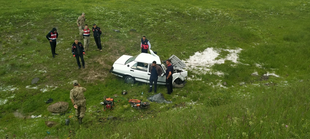 Kars'ta iki otomobilin çarpıştığı kazada astsubay hayatını kaybetti