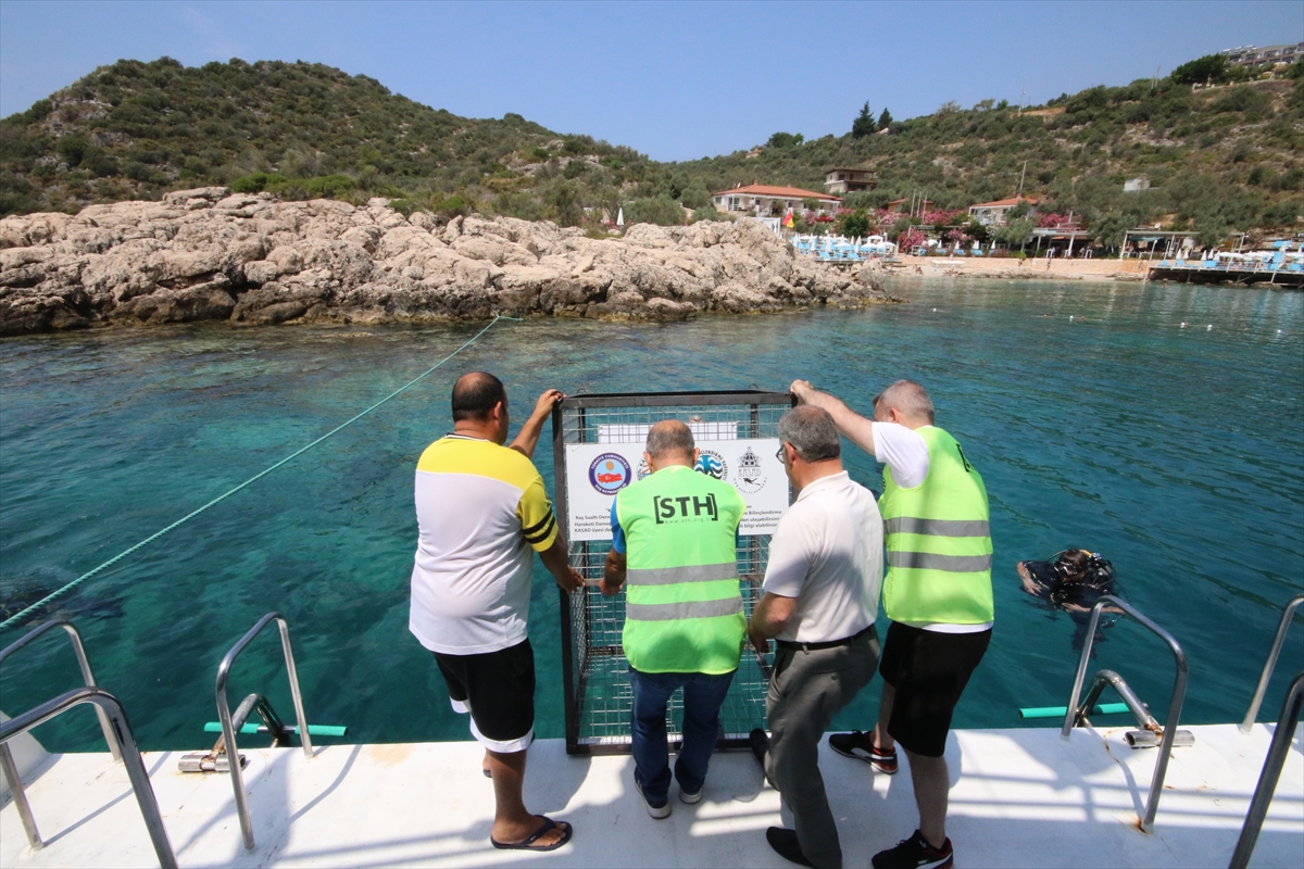 Kaş'ta deniz dibinde atık istasyonları oluşturuluyor