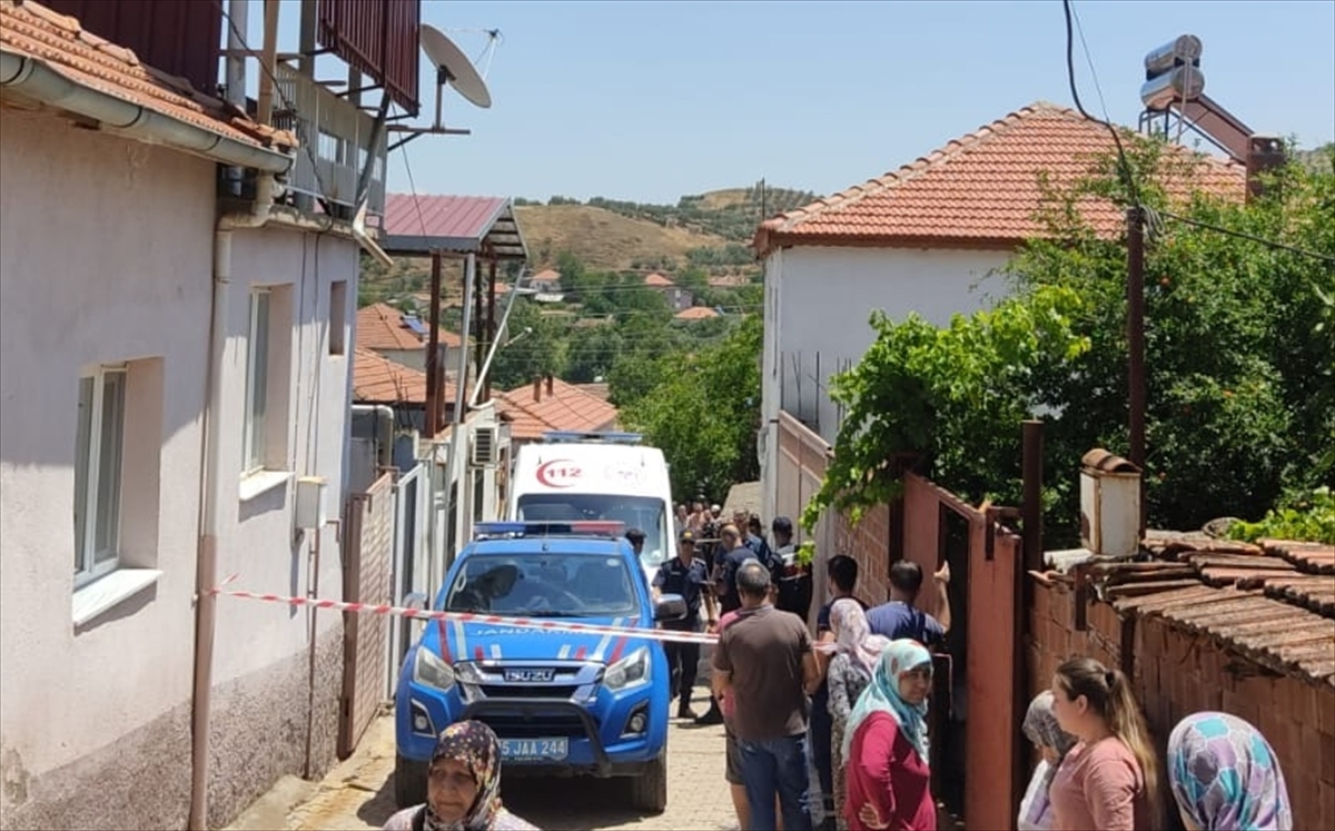 Manisa'da evli çift evlerinde bıçaklanarak öldürülmüş bulundu