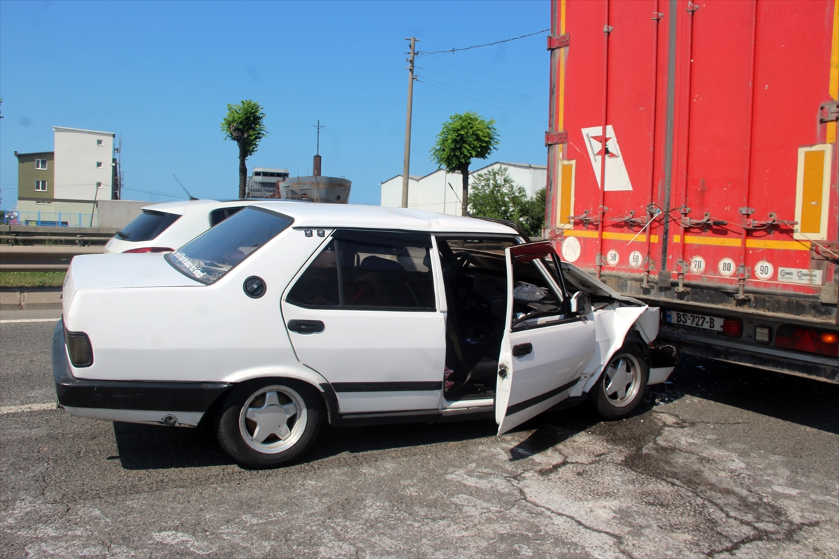 Ordu'da otomobilin tıra çarptığı kazada 3 kişi yaralandı