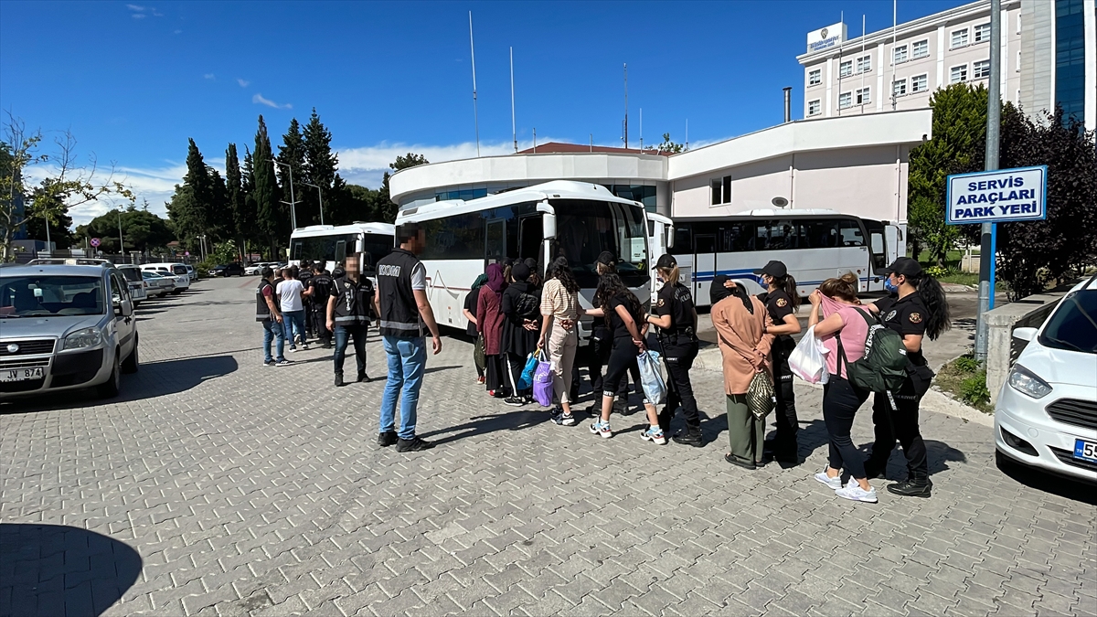 Samsun merkezli dolandırıcılık operasyonunda yakalanan şüphelilerden 26'sı adliyede