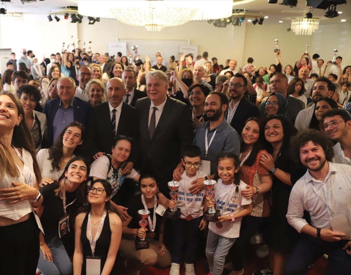 “Türkiye Okullar Arası Zeka Oyunları”nda dereceye girenlere ödülleri verildi
