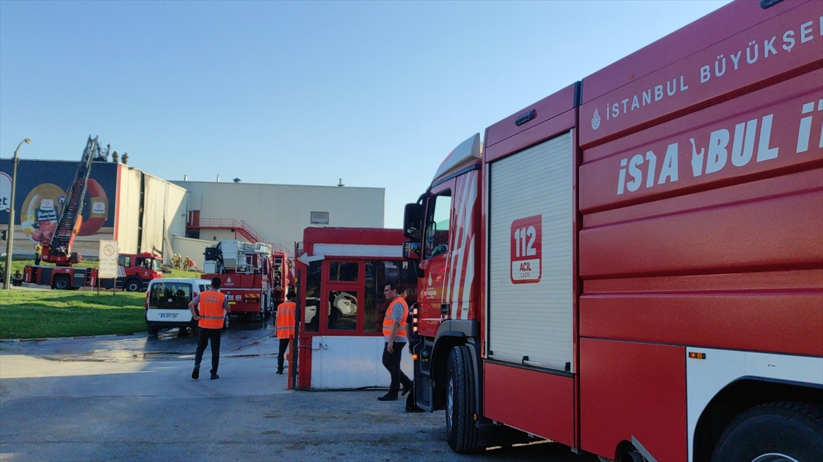 Tuzla'da et üretimi yapılan fabrikada çıkan yangın söndürüldü