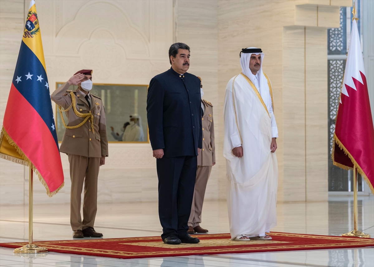 Katar Emiri Al Sani, Venezuela Devlet Başkanı Maduro ile ekonomi ve enerjiyi görüştü