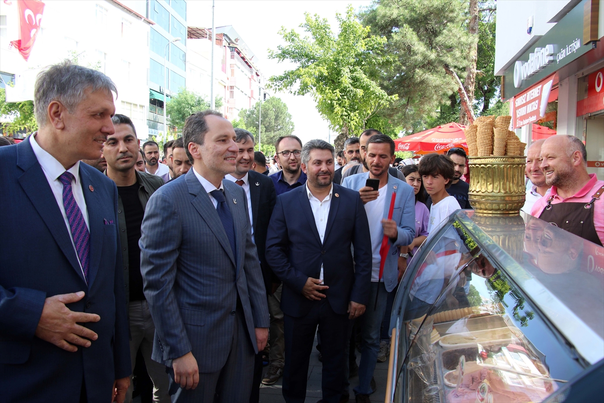 Yeniden Refah Partisi Genel Başkanı Erbakan, Uşak'ta konuştu: